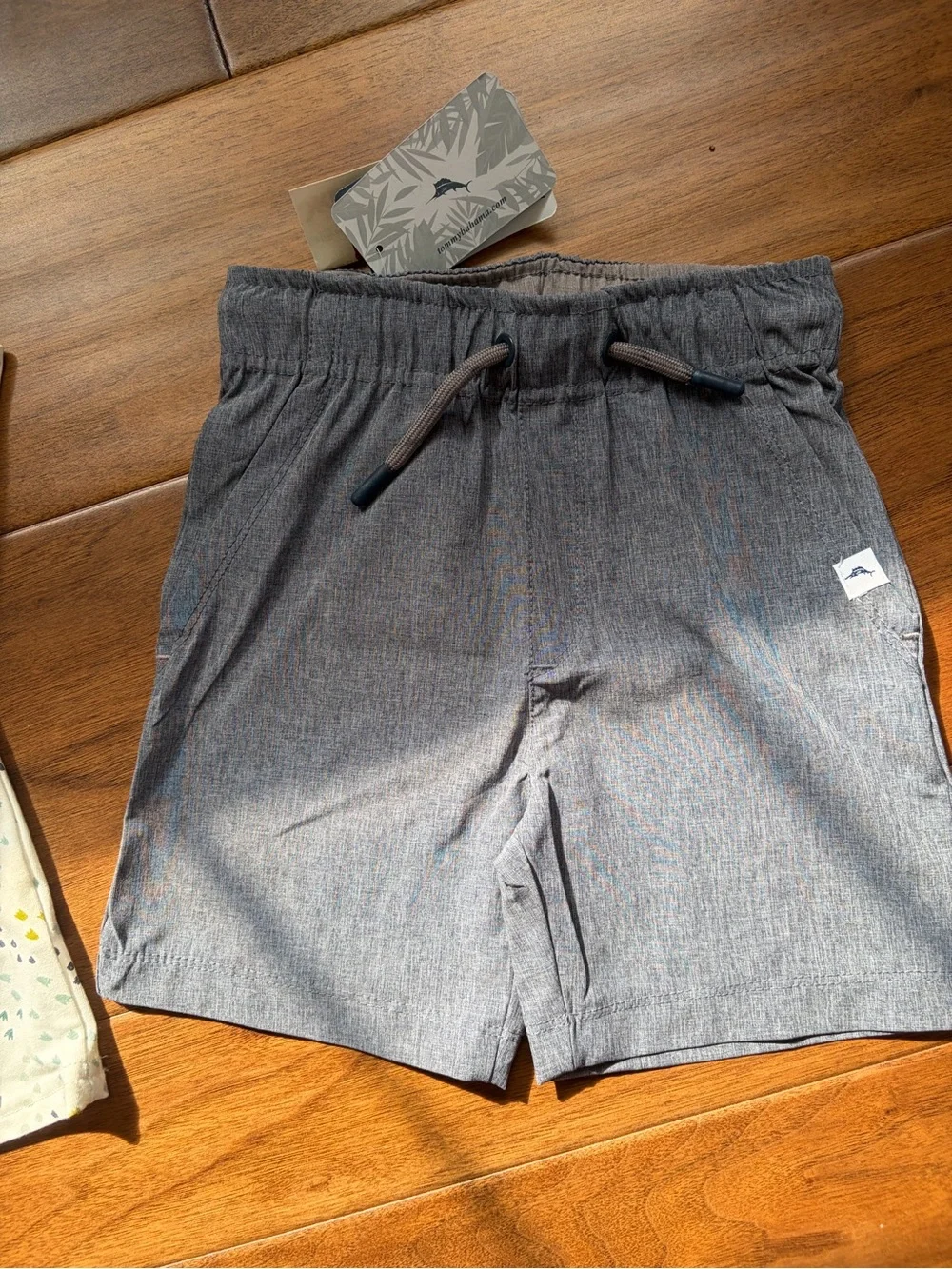 Tommy Bahama boys white Printed Henley Tee & Gray Shorts Set size 2T - EUC